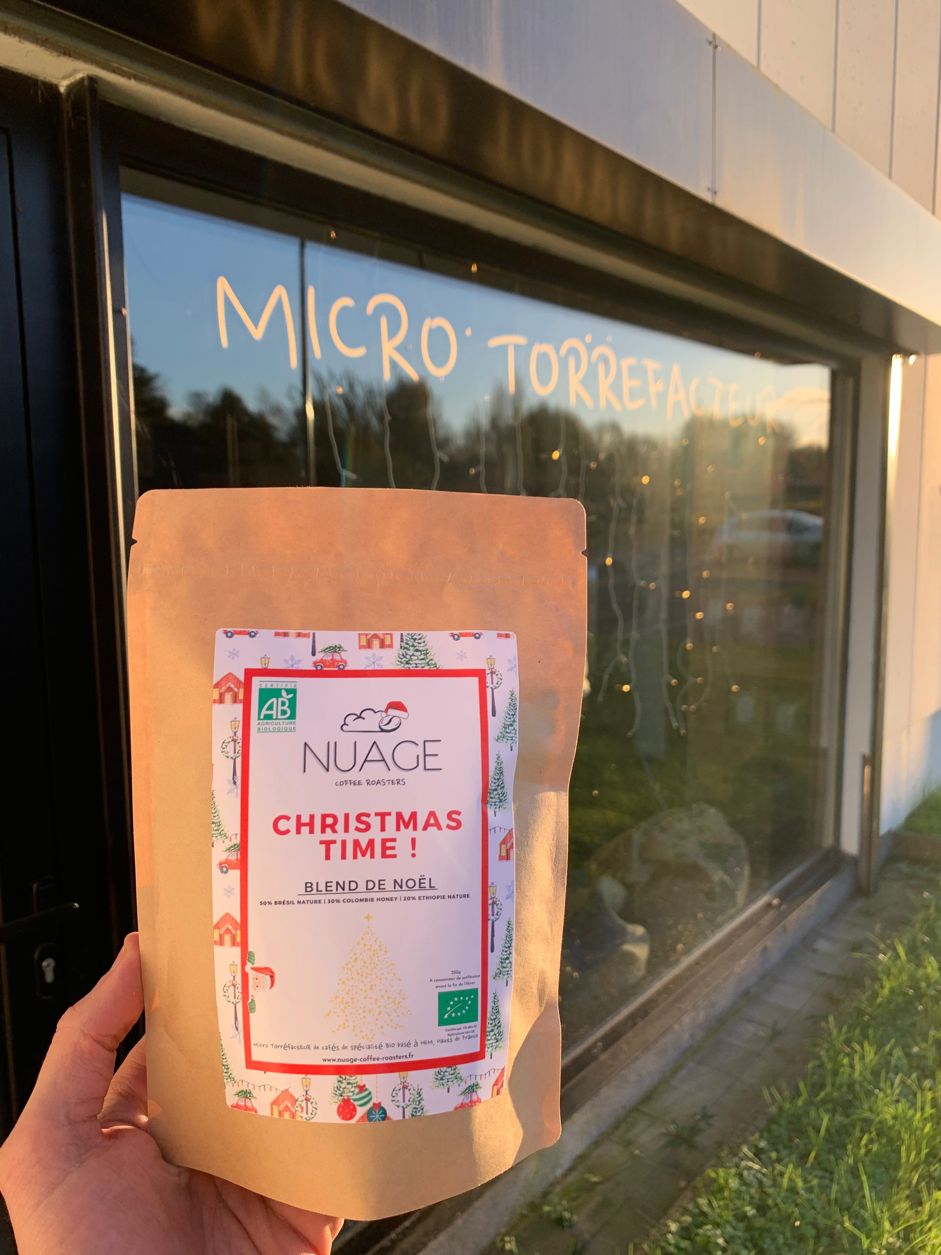 Café de spécialité bio Blend de Noël en sachet – café en grains torréfié artisanalement à Hem, pour professionnels et particuliers, Nuage Coffee Roasters